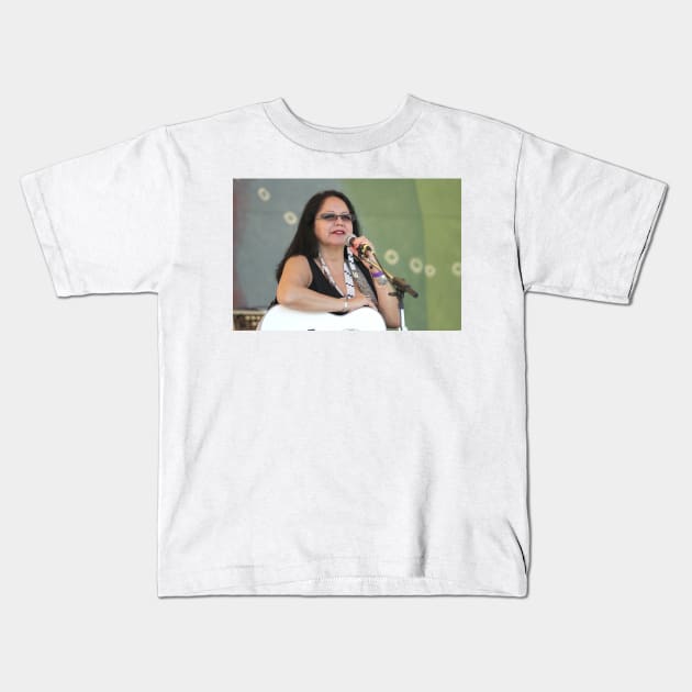 Joanne Shenandoah Photograph Kids T-Shirt by Concert Photos